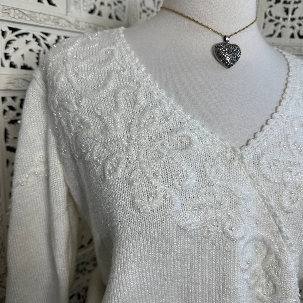 Vintage Jaclyn Smith Ivory‎ Floral Embroidered Pearl V Neck Faux Wrap Sweater